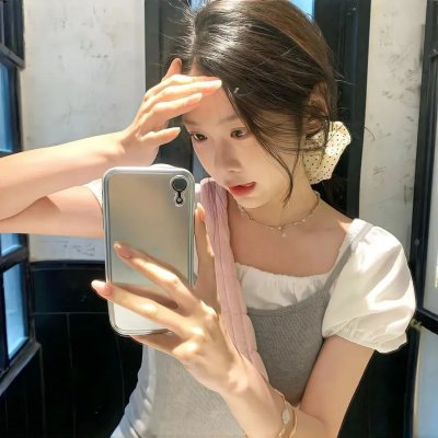 深深腥红